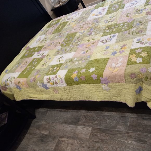 Pottery Barn Bedding Pottery Barn Green Floral Patchwork Quilt And
